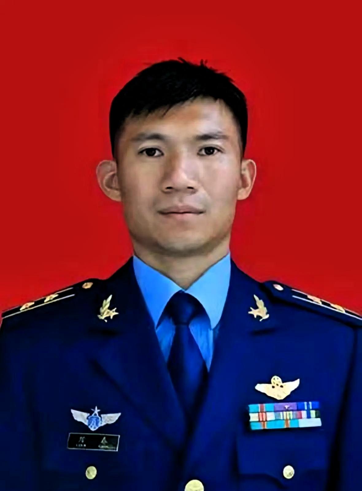 空军飞行员陈春，男，重庆市大足区万古镇人，一直坚守在飞行执勤一线，踏踏实实做好本