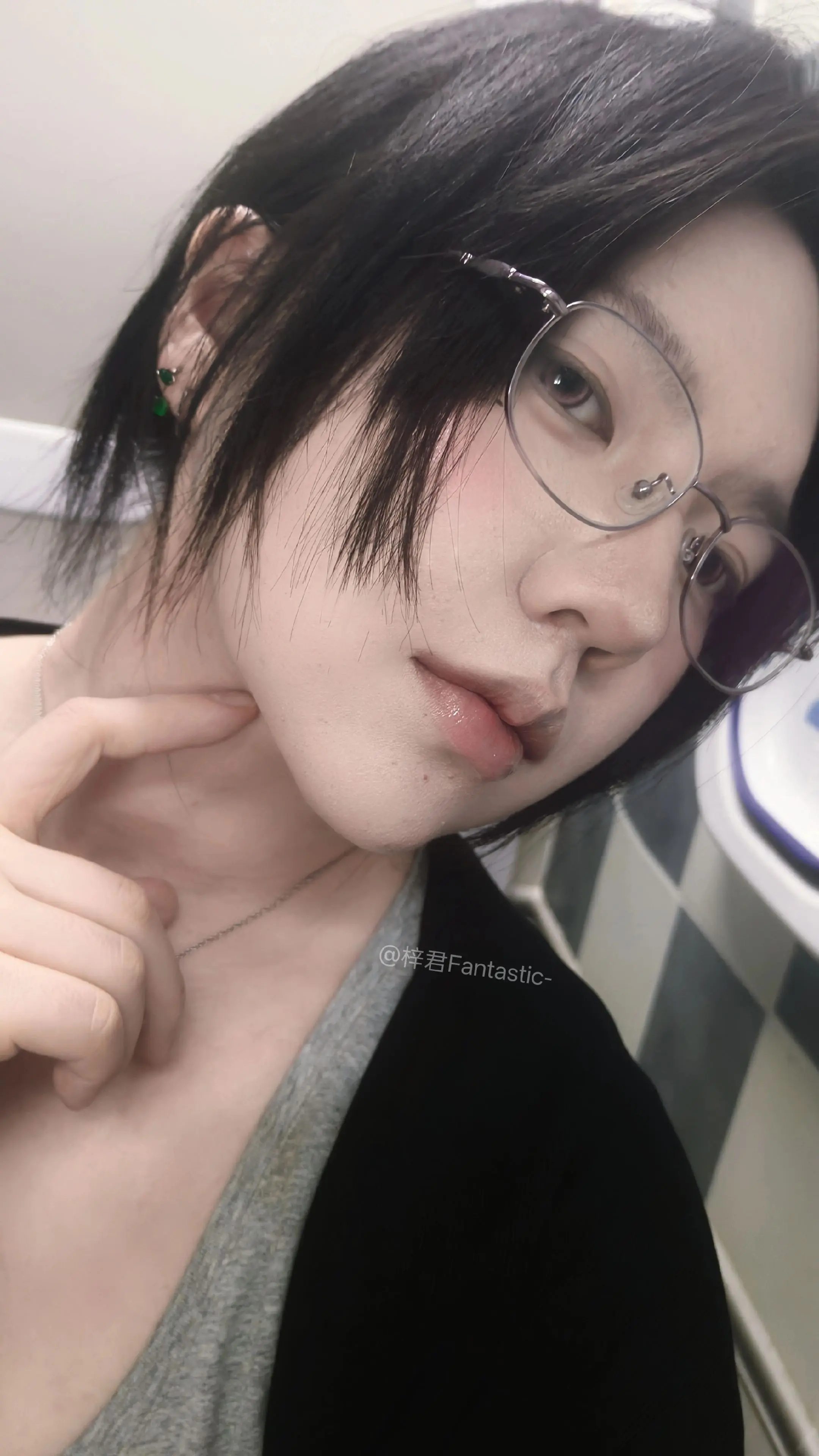 短发 眼镜女 辣妈