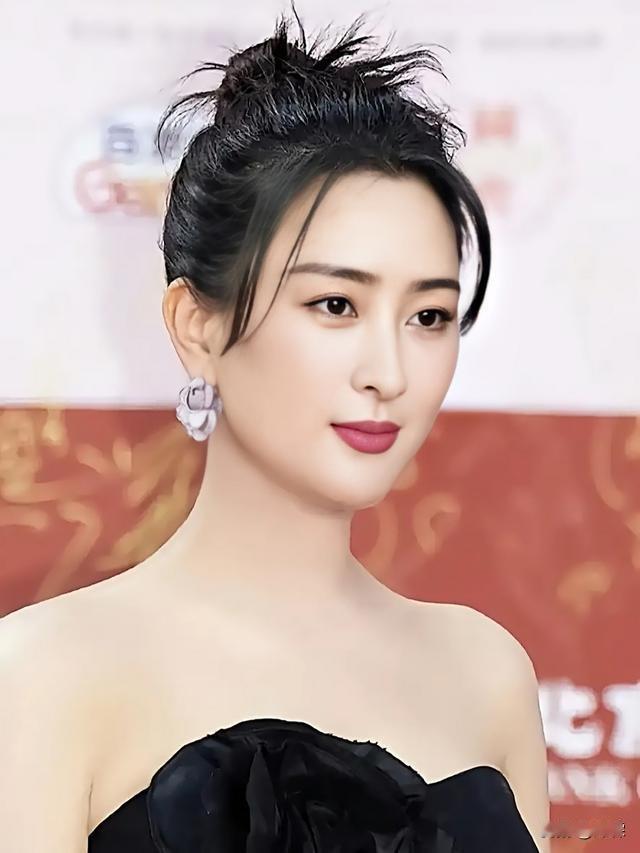《昨夜将至》看懂马苏演技
时隔12年再演风尘女
一喜一悲反差拉满
 
追剧《昨夜