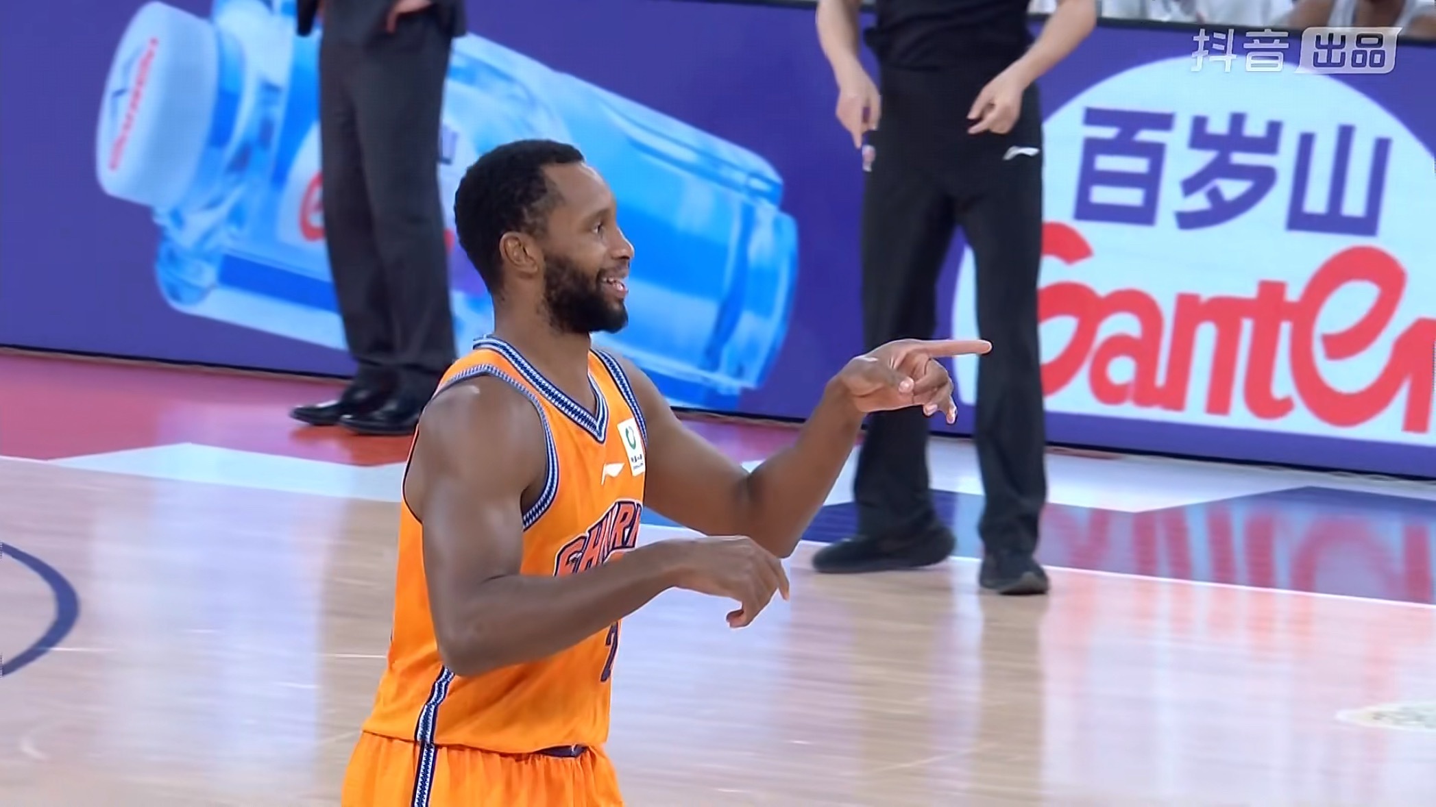 弗格今天又打开心了上海久事大鲨鱼