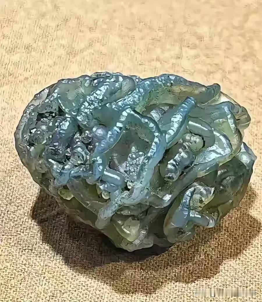 “西部旅游捡到的一块奇特石头，上交给谁？！”