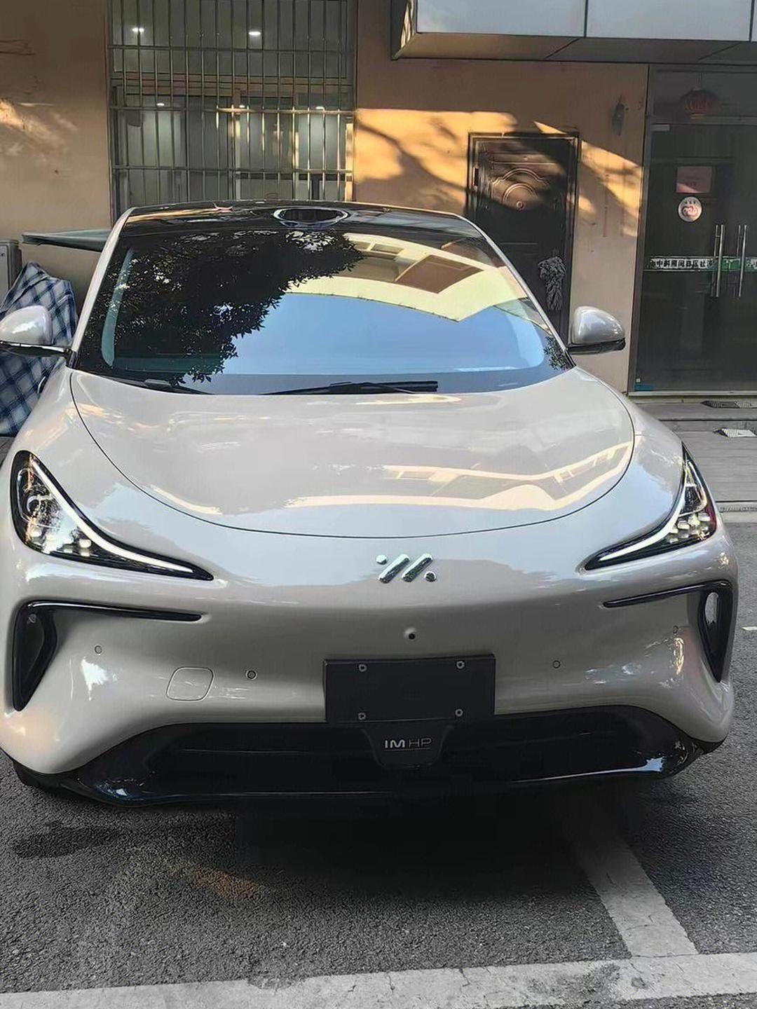 智己 LS6：800V 架构真香，二手价格稳中有降
智己 LS6 作为智己汽车 