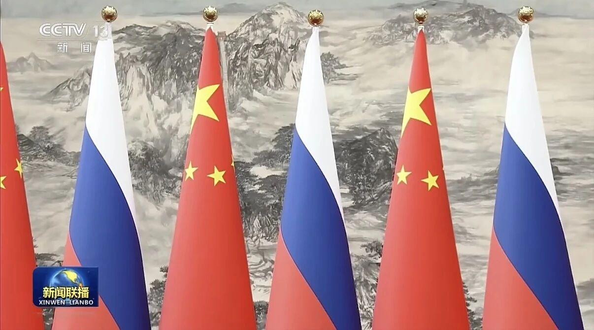 很多人容易误解中俄合作的性质，其实两国始终坚守不结盟、不对抗、不针对第三方的核心