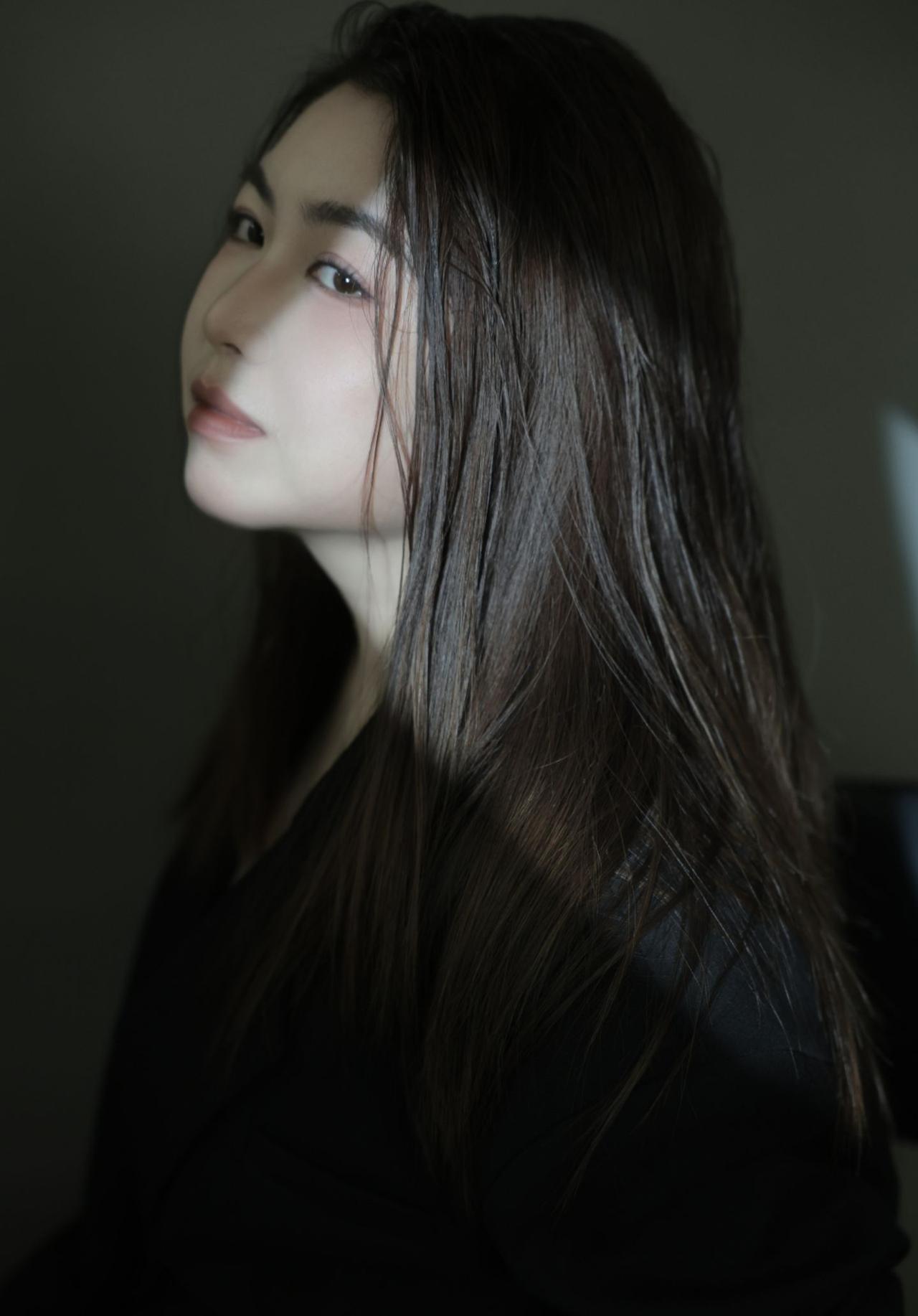 靠近光 追随光 成为光  散发光 
在松弛的氛围中演绎无限可能，慵懒而不懒散，随