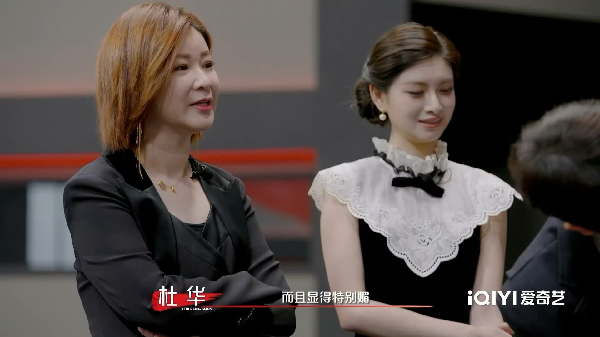 杜华问何广智比徐志胜帅吗艺笔封神何广智凭借节目定制妆造逆风翻盘，妆容细节拉满，贴