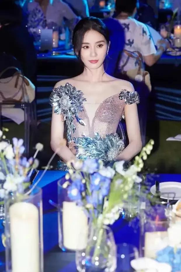 刘诗诗，引发热议
8月12日，刘诗诗突然登上热搜引发热议，这一次，不是因为婚姻问