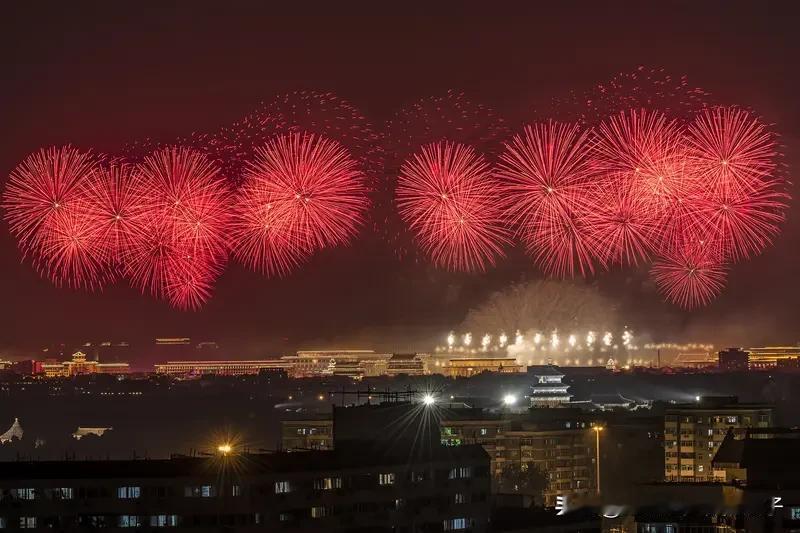 看到“喜中华盛世”这个上联，我这脑瓜子立马就开始转起来想下联了。对联讲究对仗工整
