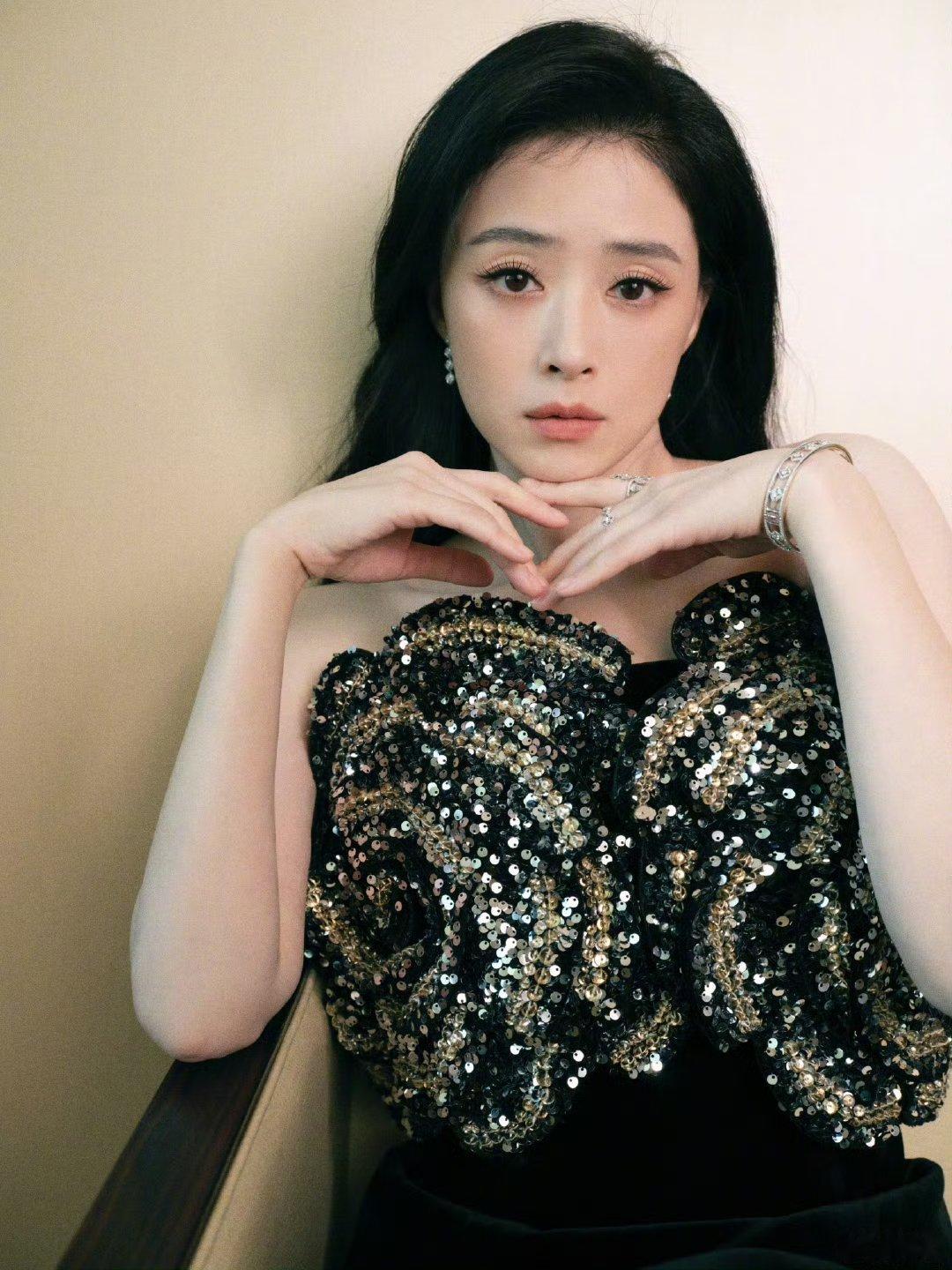 蒋欣不减肥改吃播了谁不为蒋欣的吃播心动！大口干饭的样子太治愈，减肥什么的先放一边