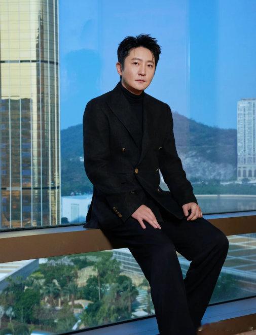 郭京飞黄明昊帮王赫野抓蜘蛛周翊然裤子没穿都要拍这段不想睡的星期五 欢乐清晨日常，