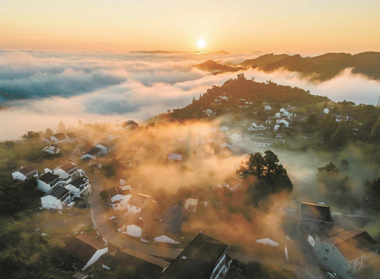 【四明山四大气象景观有了专属“导航”】“本想上山看日出，一看预报，评分不高，我就