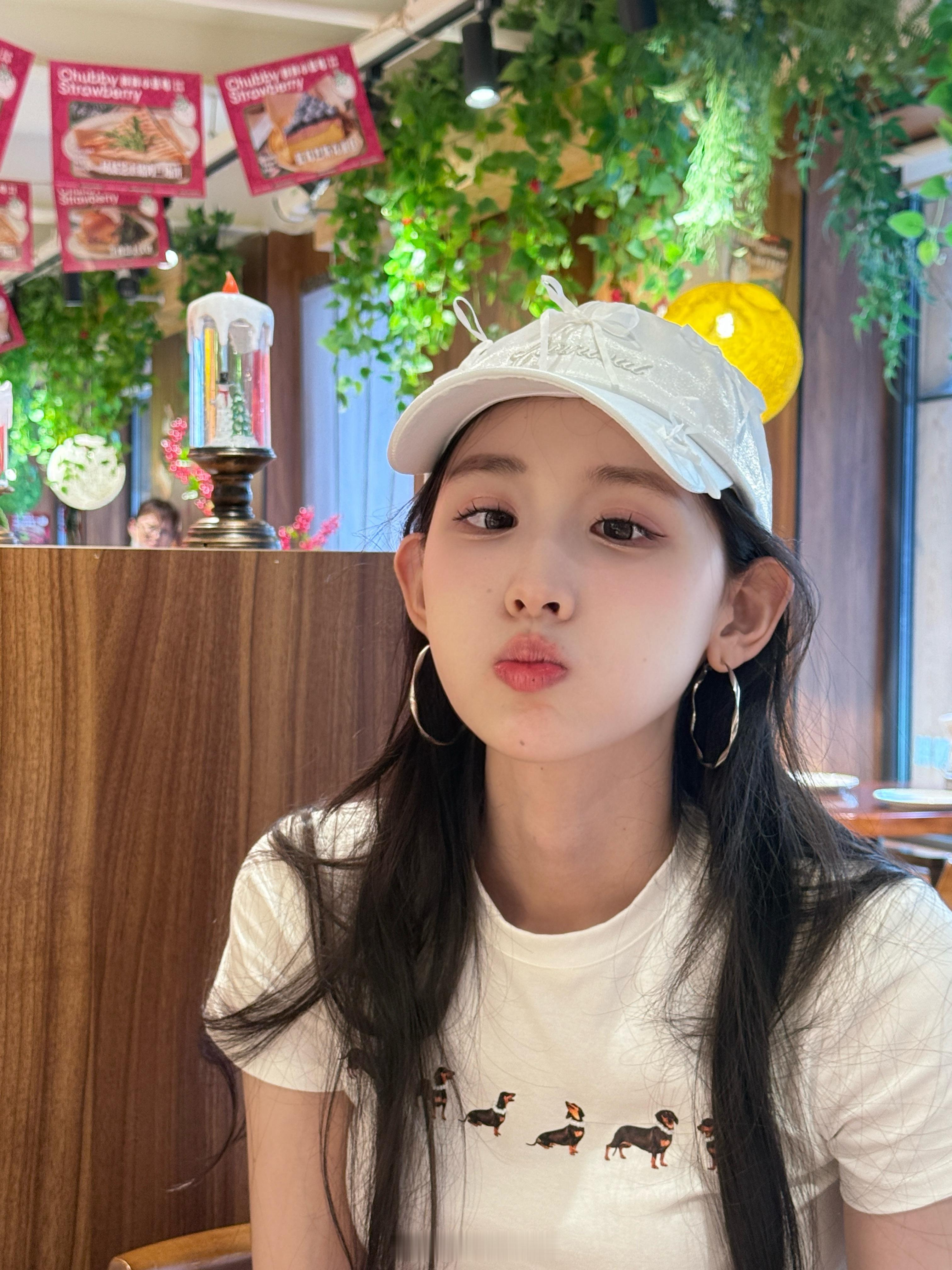 好傻一女的🥲 ​​​