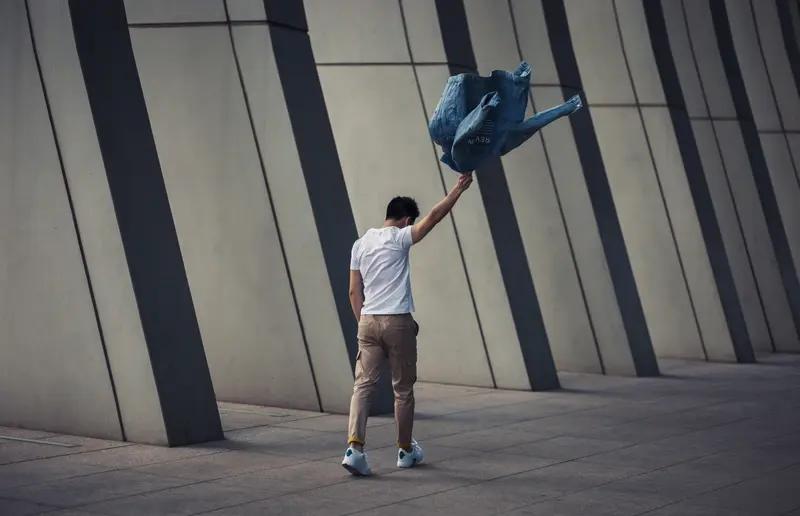 没本事的男人，
想软饭硬吃
有本事的男人，
想硬饭软吃……