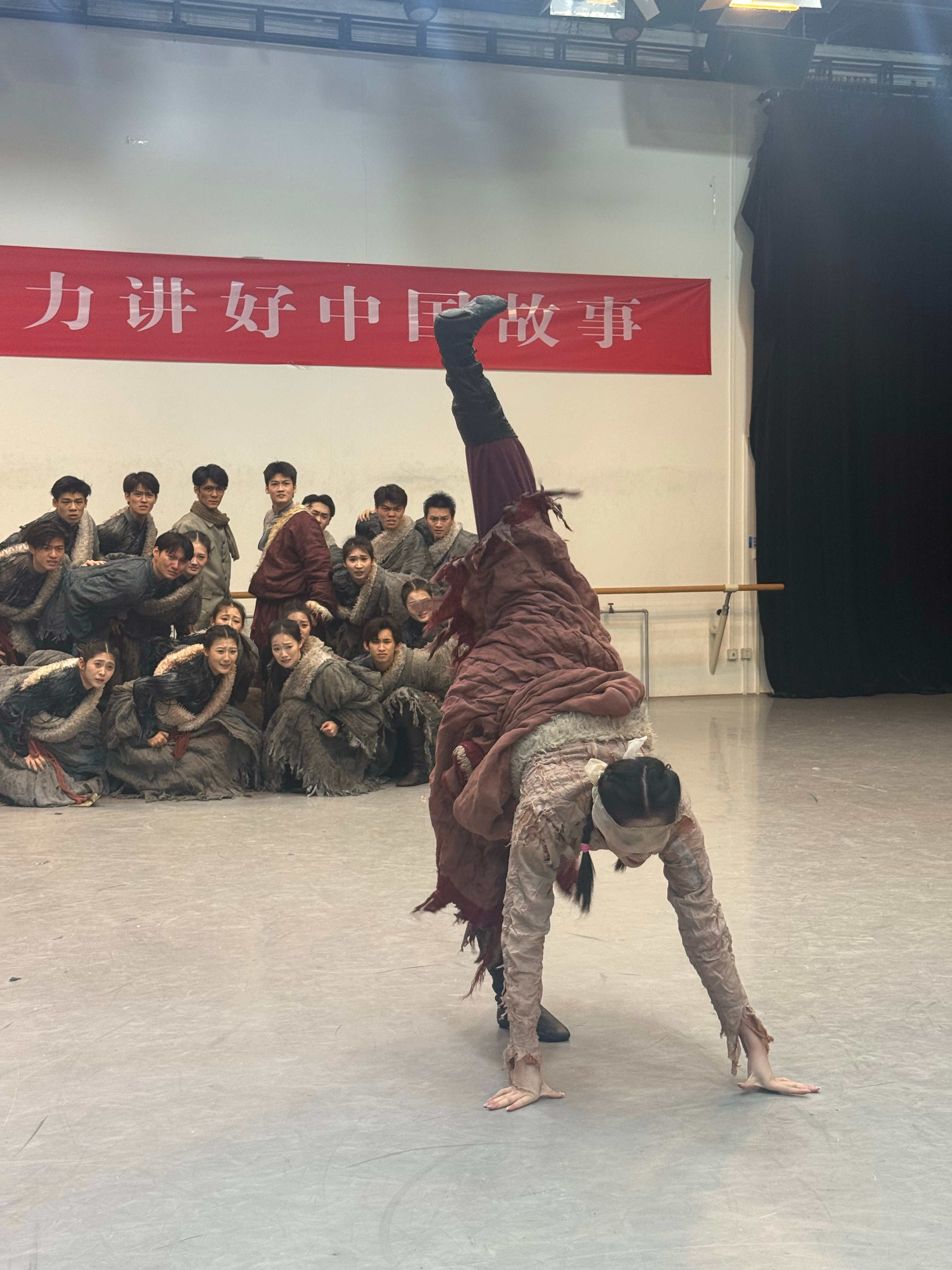 来北京舞蹈学院参加了同心之旅的活动感受到了深深的震撼和感动尤其是《唱支山歌给党听