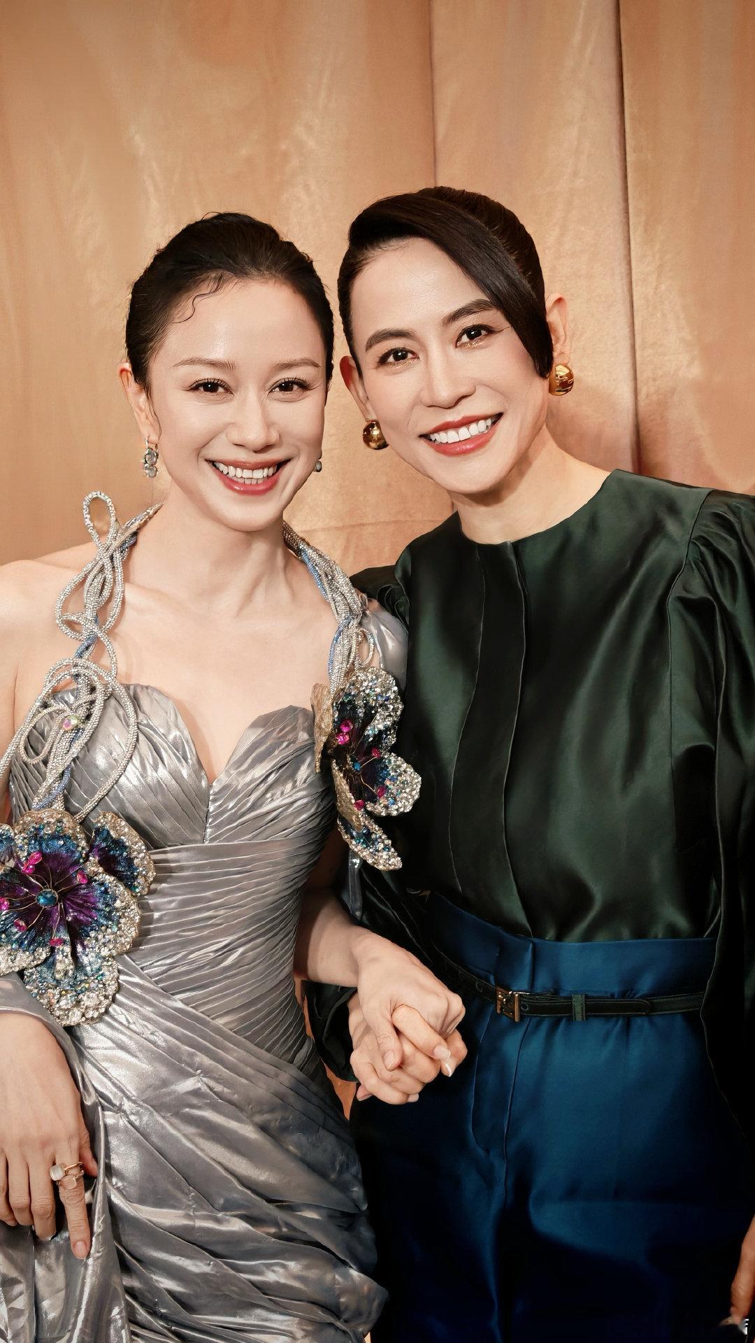 倪虹洁宣萱合照倪虹洁晒与宣萱合照 倪虹洁宣萱合照，这是什么梦幻联动！两位姐姐的颜