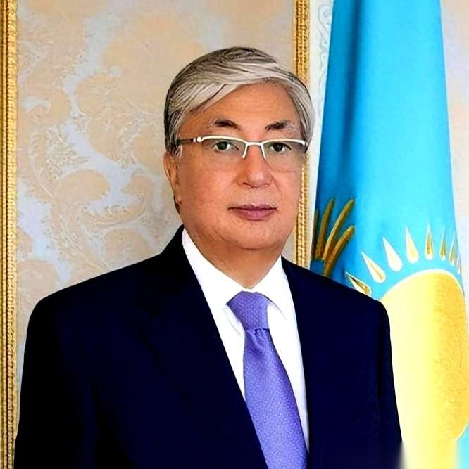 “否了！两个方案，一个都不行！”
台上，中国大使张汉晖一句话，像巨石砸进平静水面