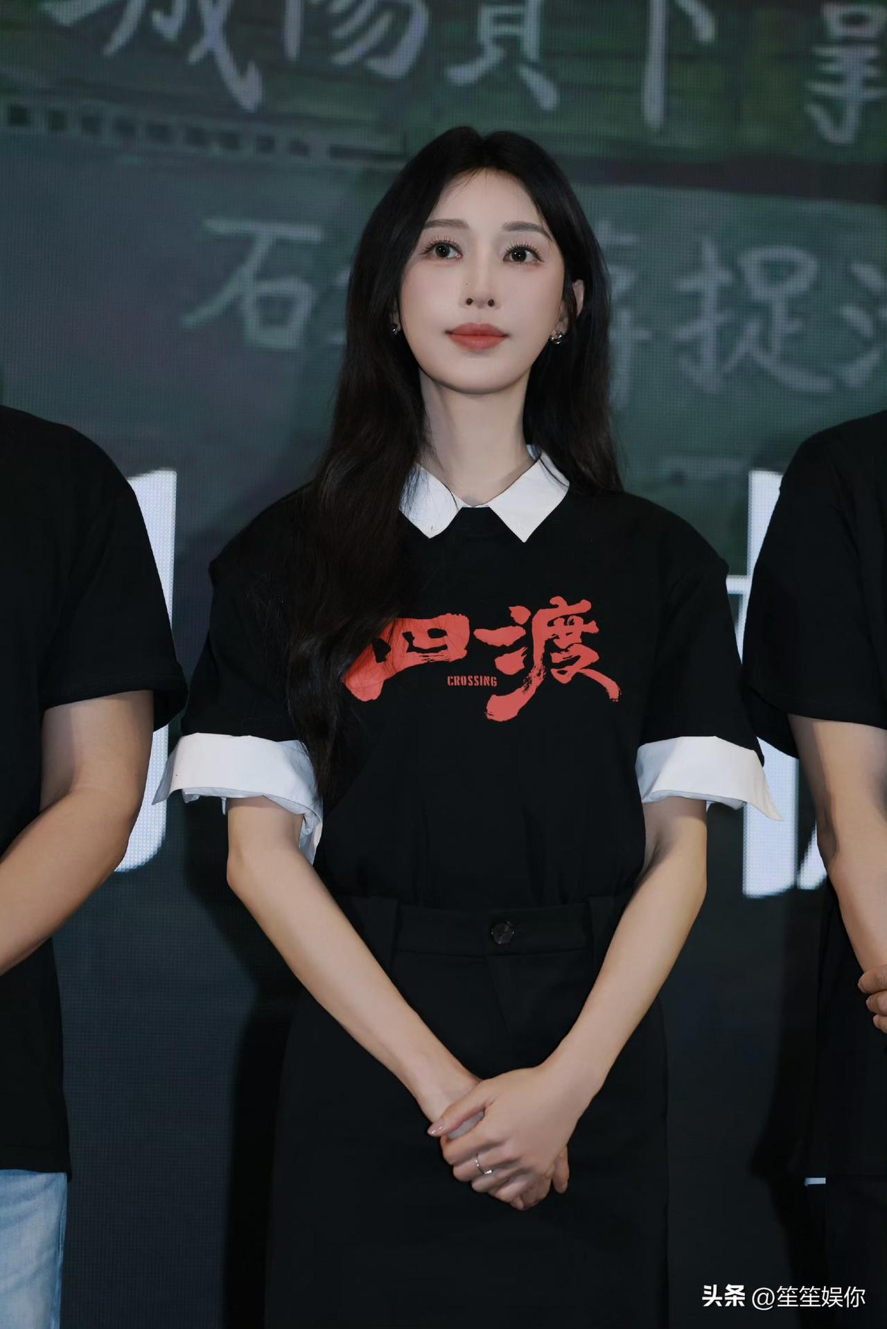 张俪在红色影片《四渡》饰演宋美龄，发文称“献给宋美龄女士”引发争议。四渡赤水是红