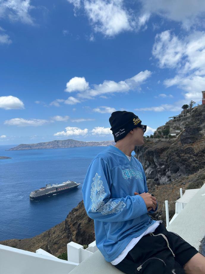   小白上恋综了  小白官宣恋综，从说唱到恋爱，身份转变吸睛，坐等看他的甜蜜之旅