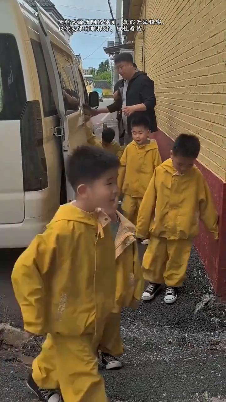 大哥的七胞胎儿子。
这是孩子的爸爸七胞胎。当你还在抱怨养娃压力大时，不妨看看这位