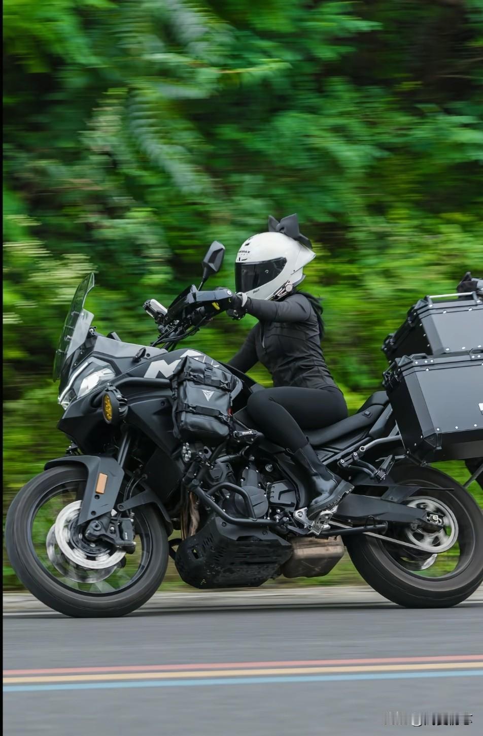 酷炫骑行，自由随行！🏍️