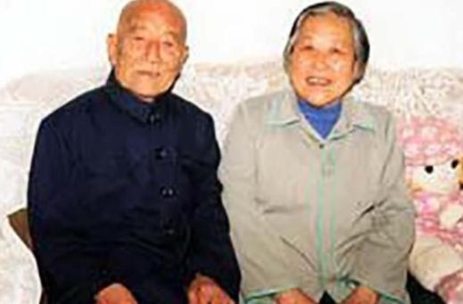 1971年，陕西一贫农贪图便宜，娶了小他10岁不要彩礼，离过婚且坐过牢的女干部。