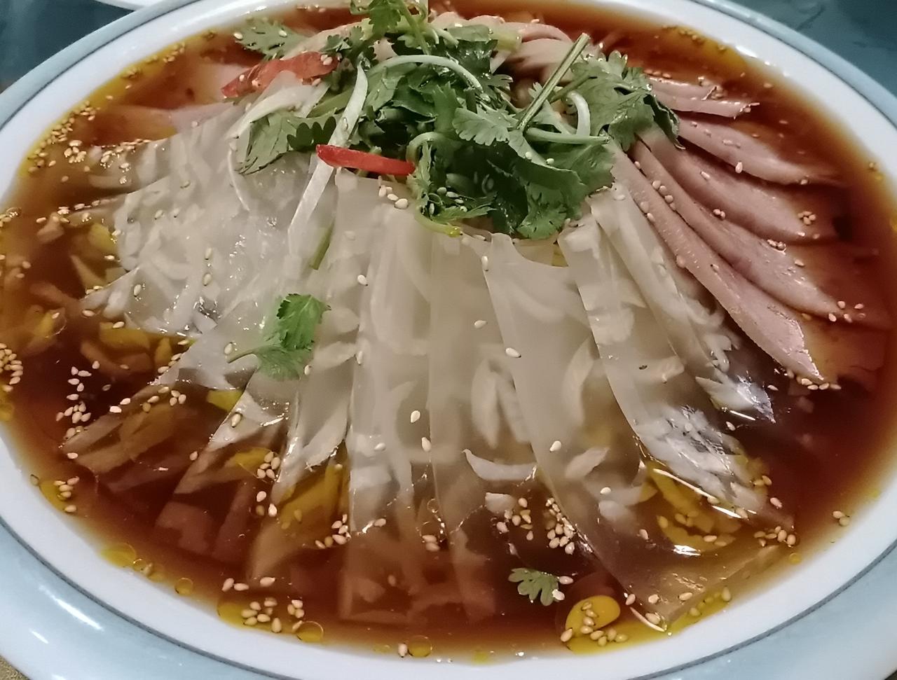 肉皮冻拼肘花凉盘，我的菜。