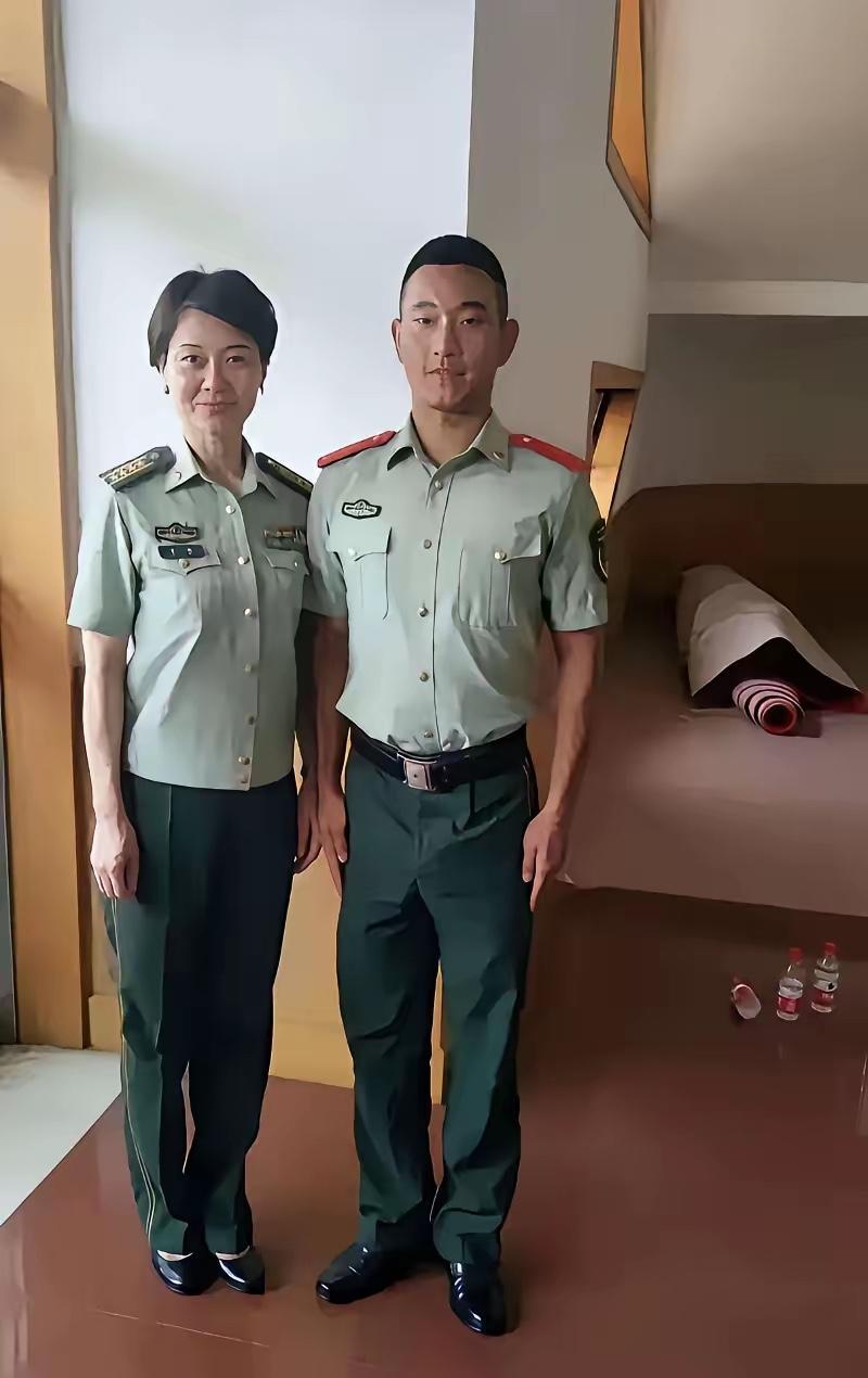 女军官应该师级了吧？