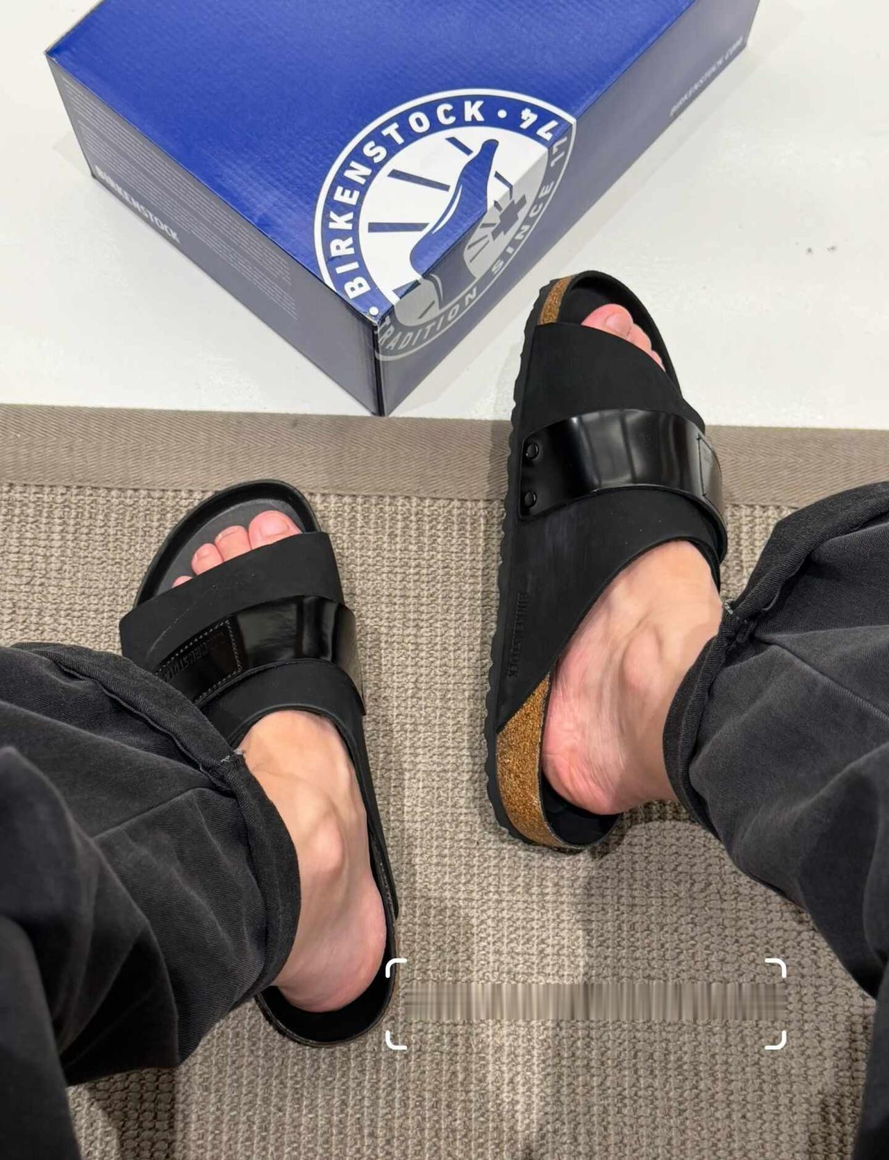 勃肯｜kyoto新款黑色🖤
勃肯成都太古里概念店 birkenstock勃肯 