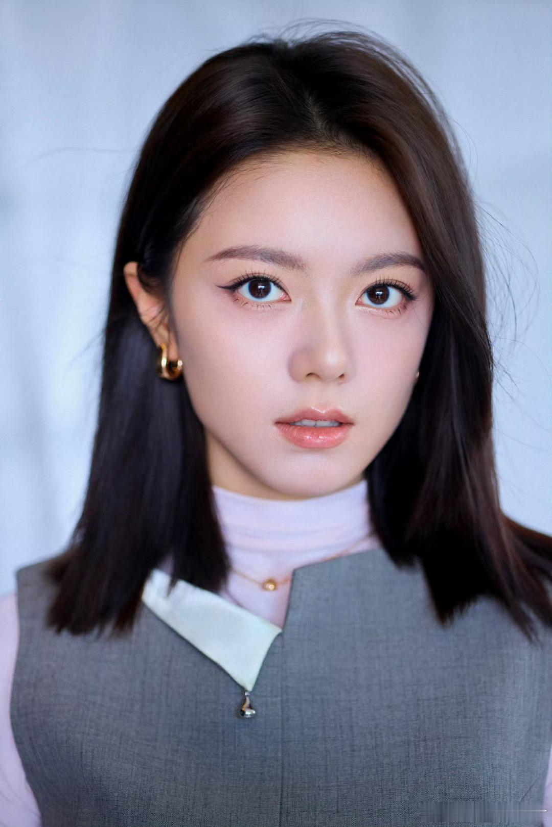 一个营销满天飞，一个作品没水花，真比实力，宋祖儿赵今麦谁更拿不出手？ 