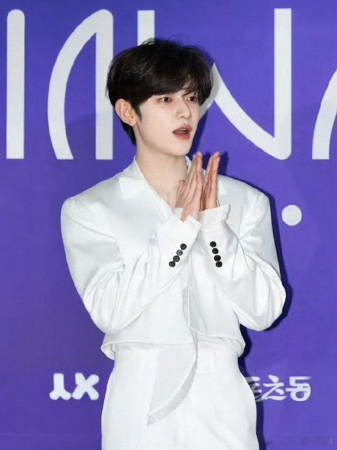 章昊[超话]章昊你好星期六从闪耀舞台到活力综艺，章昊 4 月 3 日加盟《你好星