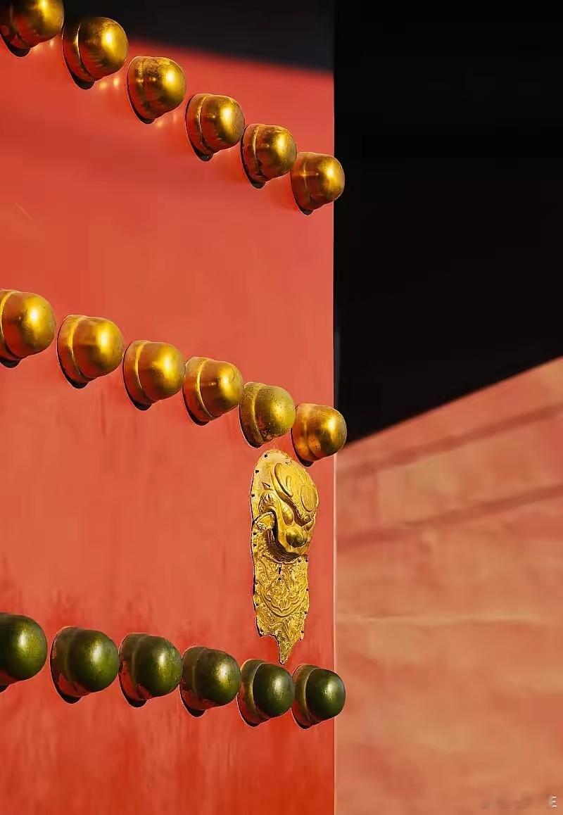 科学解决不了的问题，只有通过艺术。永乐十八年（1420），紫禁城建设即将完工之，