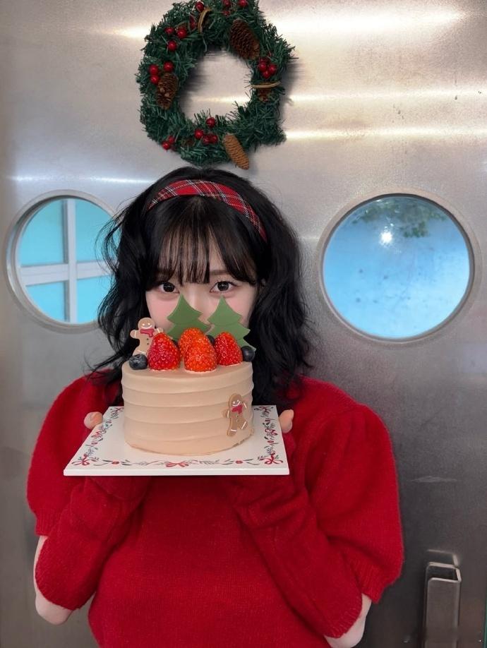 柳智敏圣诞look，宝宝你是一块红丝绒小蛋糕