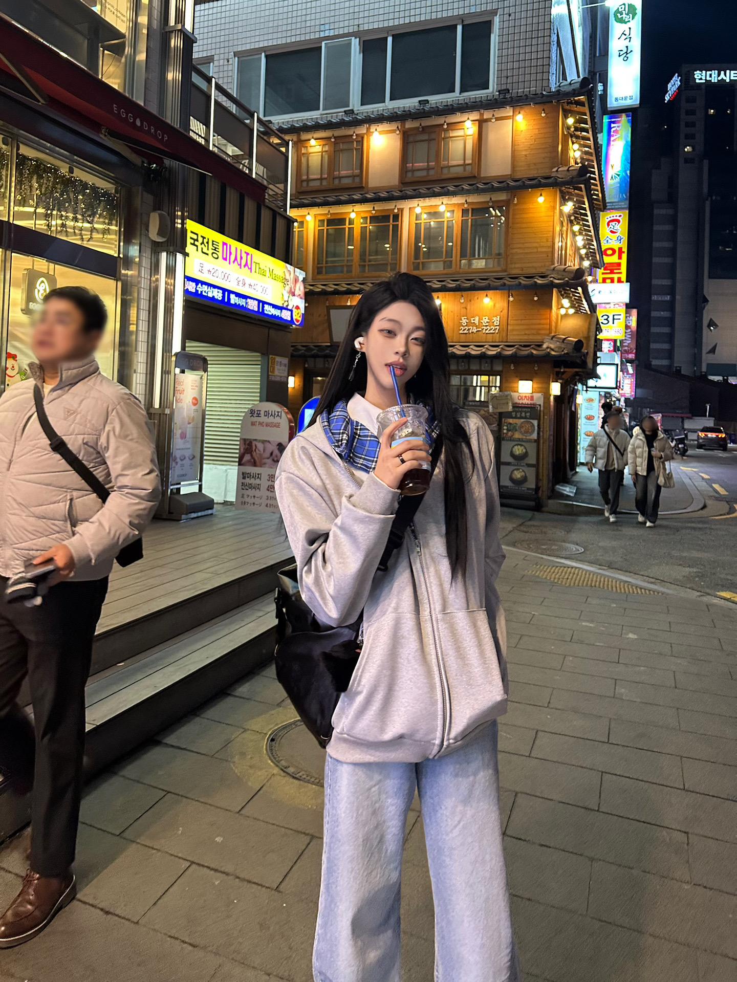 走在路上是否会觉得我应该在你身边？