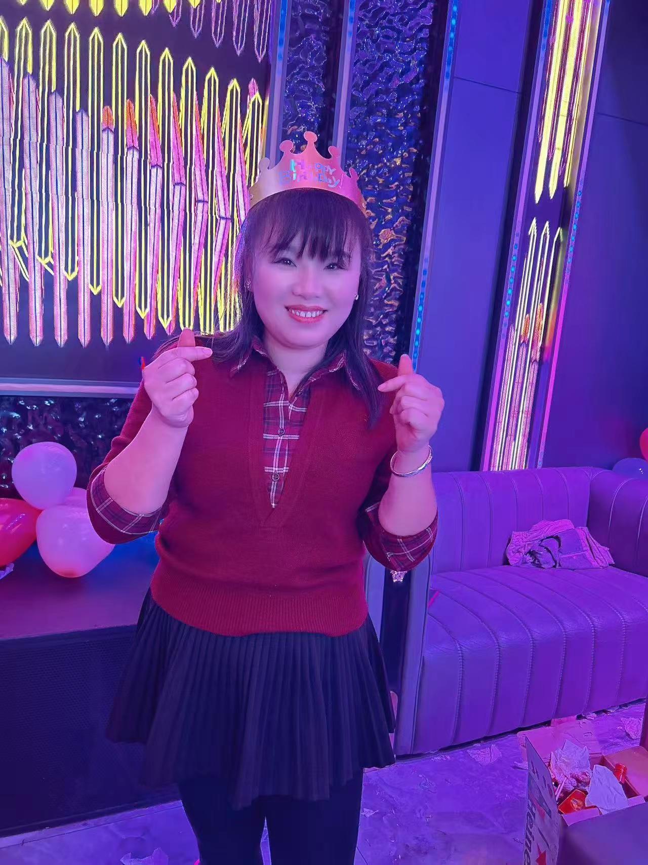 谢谢姐妹们跟我陪我过生日刚好也是平安节祝我们姐妹们一起美美哒