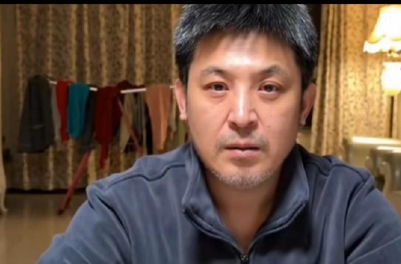 孙涛真是够惨的。一个大老爷们，在直播间鼻涕一把泪一把的哭诉。
说自己并没有为闫学