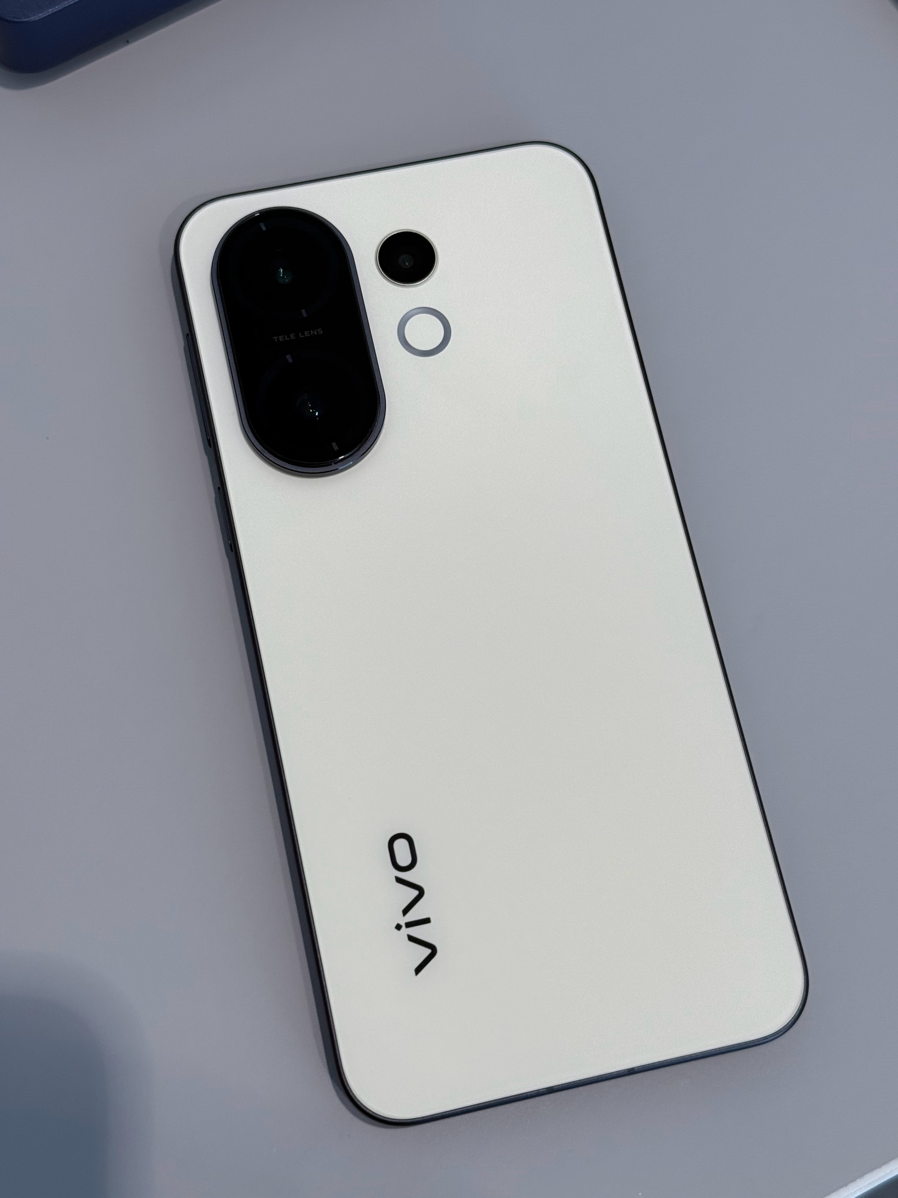 vivo S30 Pro mini说是mini，其实并不小，上手试了一下，这个尺
