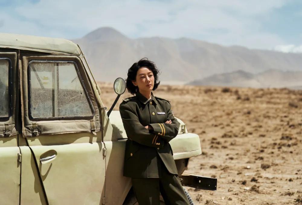 导演敢打100分？
这年头捧杀见多了，但李雪这句“换人演不了”，我听着倒像是大实