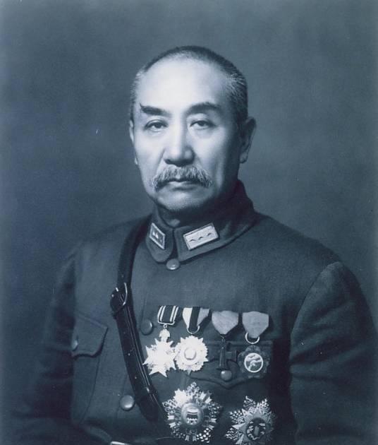 1945年10月，阎锡山的秘书李蓼源被带走，车子一路开到野外，墓坑早已挖好，就在