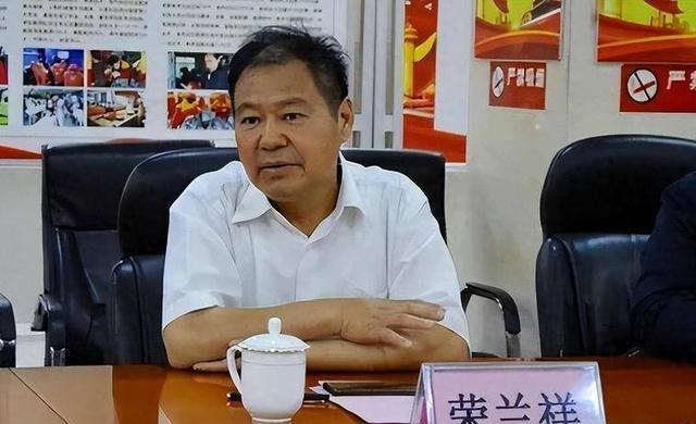 先送三个女儿进监狱，再送原配入狱，蓝翔校长这次被反杀

“家暴、羞辱，财产争夺，