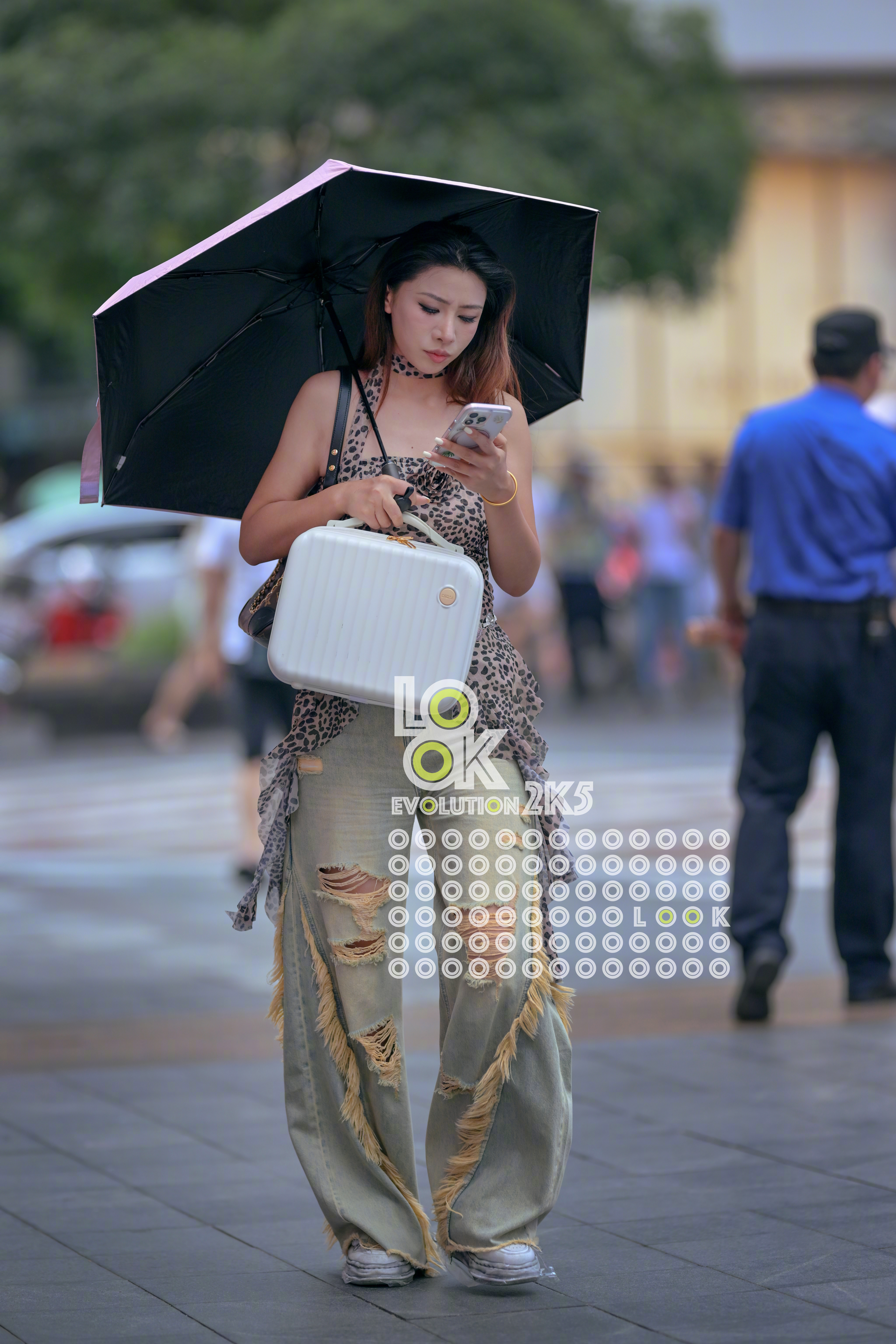 雨伞打开，时尚进军！街头时尚 ​​​