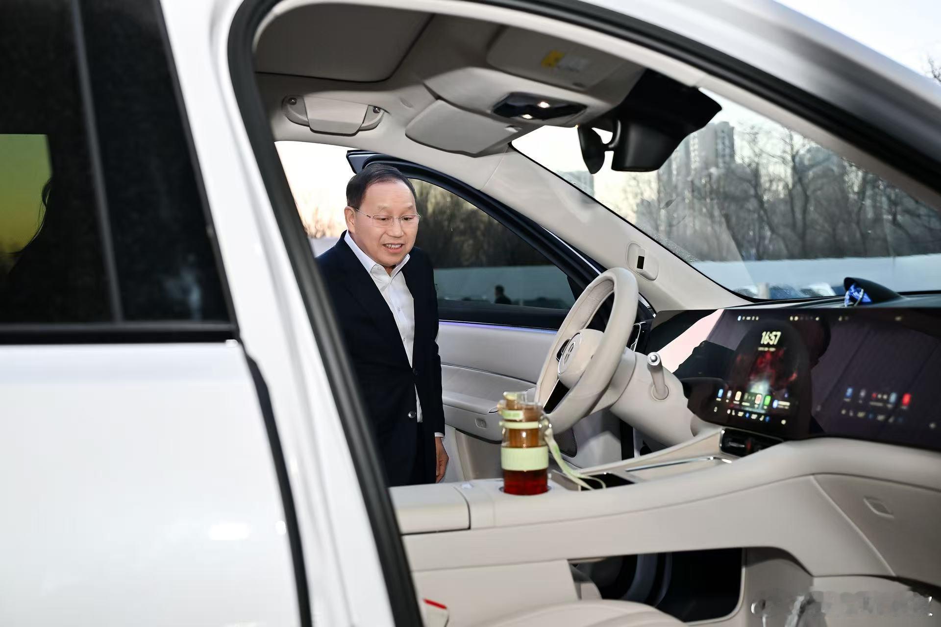 序幕将启，共赴新程和问界一起问问世界 张兴海董事长在北京直连用户聆听用户原声，回