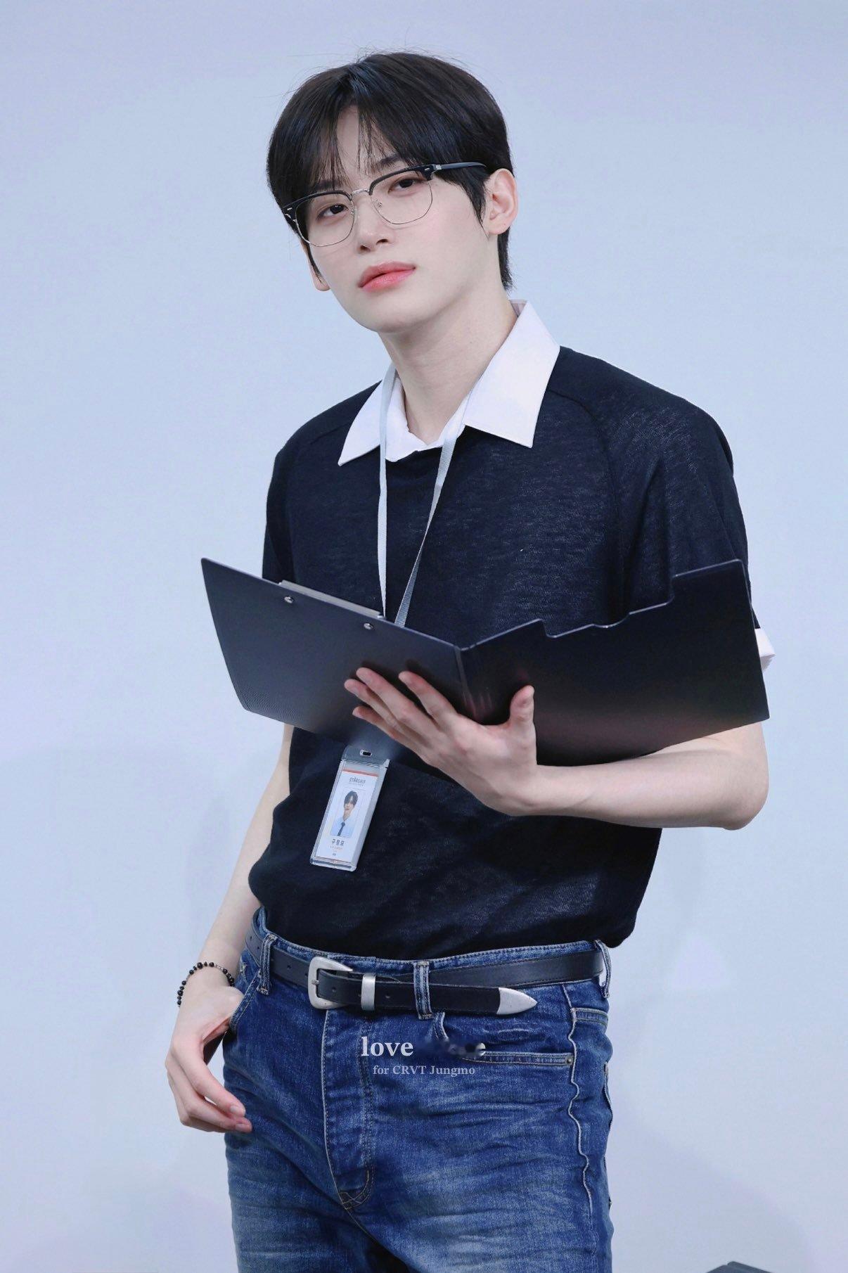 不建议公司招这么帅气的员工除非这是我公司260606©️lovemore_jm 