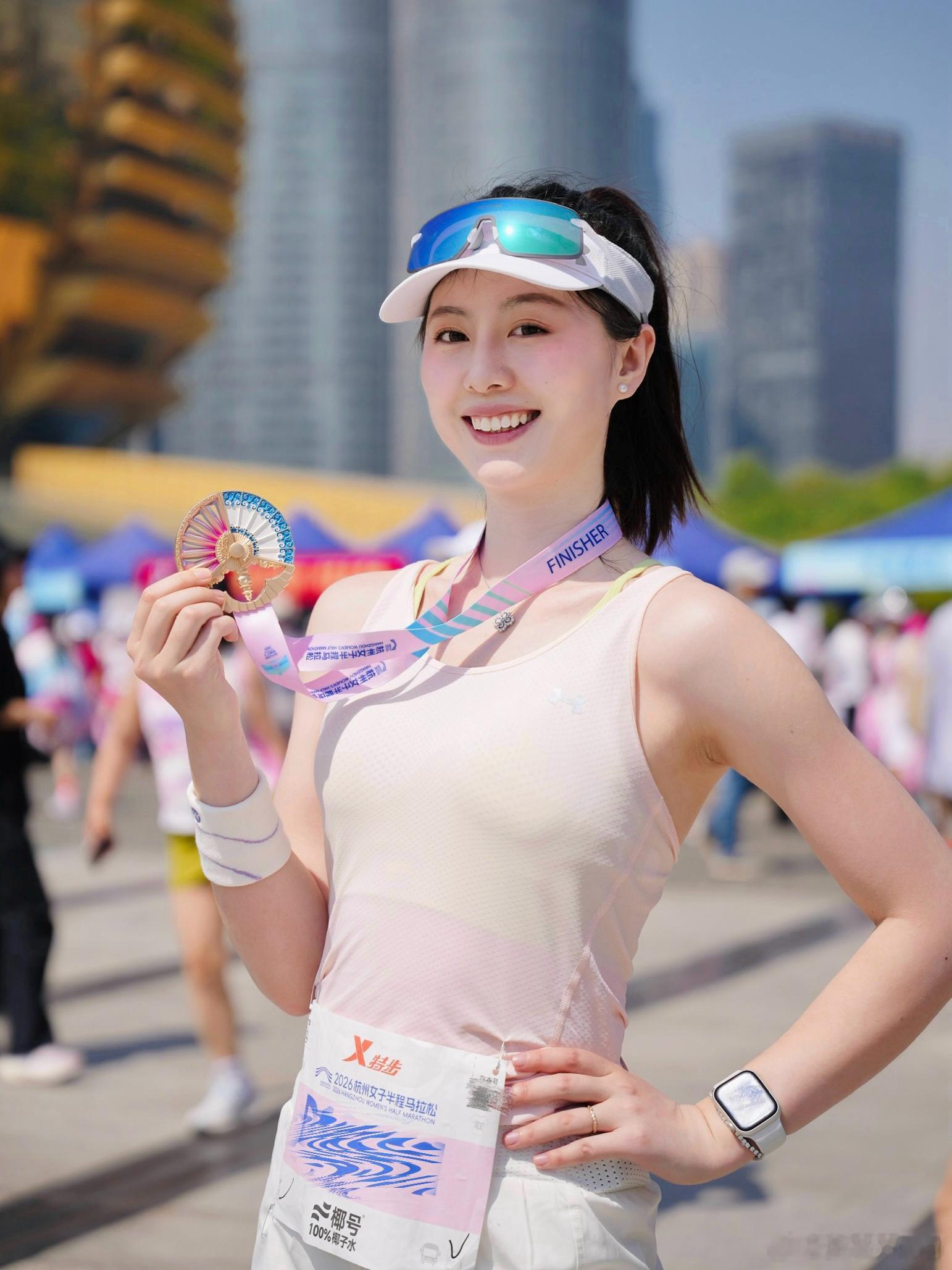 杭州女半马｜和一群女孩子一起跑步太开心了✨清晨西湖赛道温柔又治愈✨赛道上全是闪闪
