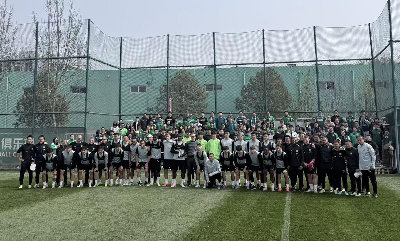 北京国安赛季首次公开课，蒙哥马利回应伤病称球队少了些运气

29日中午，北京国安