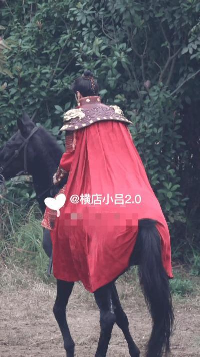 陈哲远拍戏马不受控陈哲远差点从马上摔下好烈的马，很危险啊 ​​​