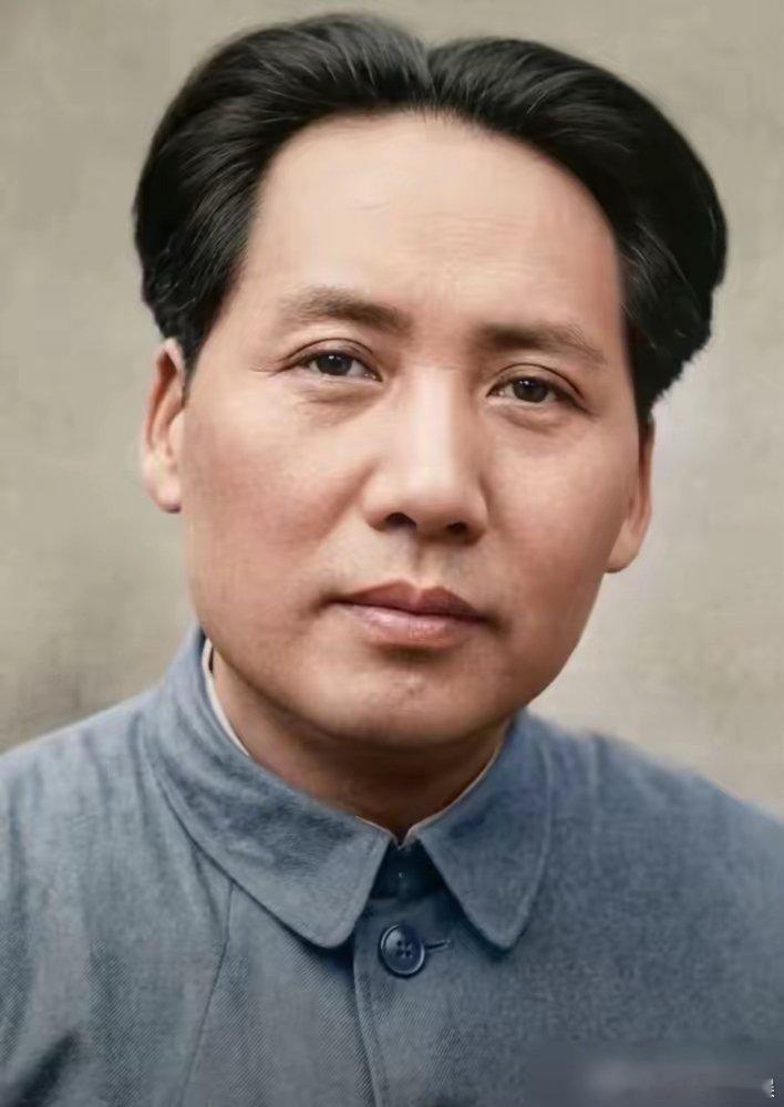 别再争于和伟的长条脸了。我告诉你，这根本不是选角，这是一场对特型演员模式的精准处