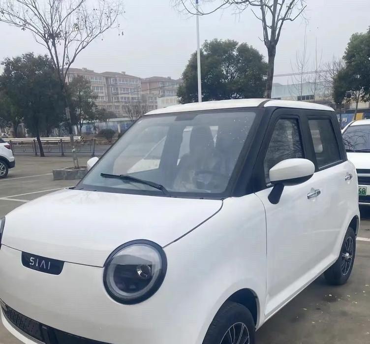 新能源小车卖不动了新能源这种小盒子车，局限性比较大，很像两轮电动车只能在市区或者