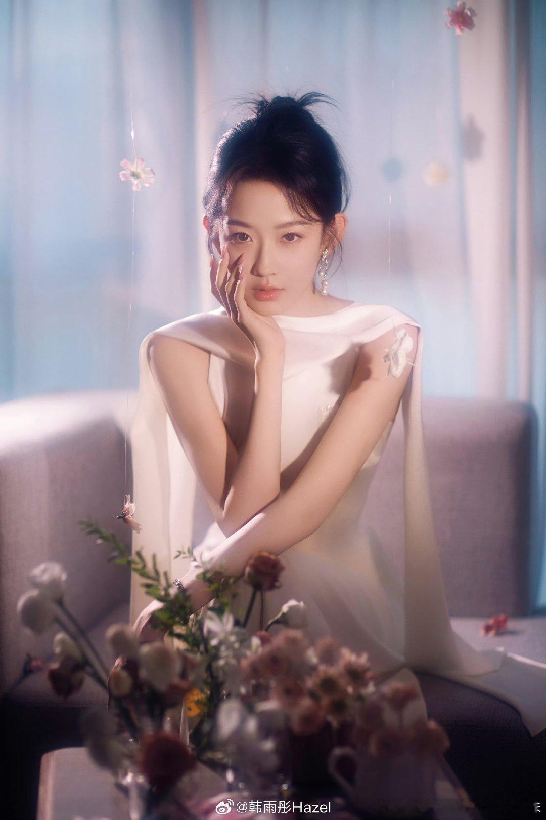 韩雨彤Hazel hyt韩雨彤 hyt千金谋 我和你一起吹风欣赏着我们独有的落日