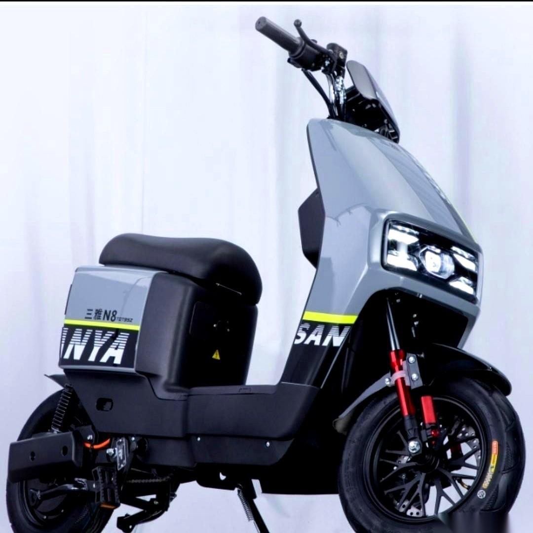 一辆车都没有。
真的，一辆都没有。家门口那条街，小刀、爱玛、绿源、台铃……跟约好