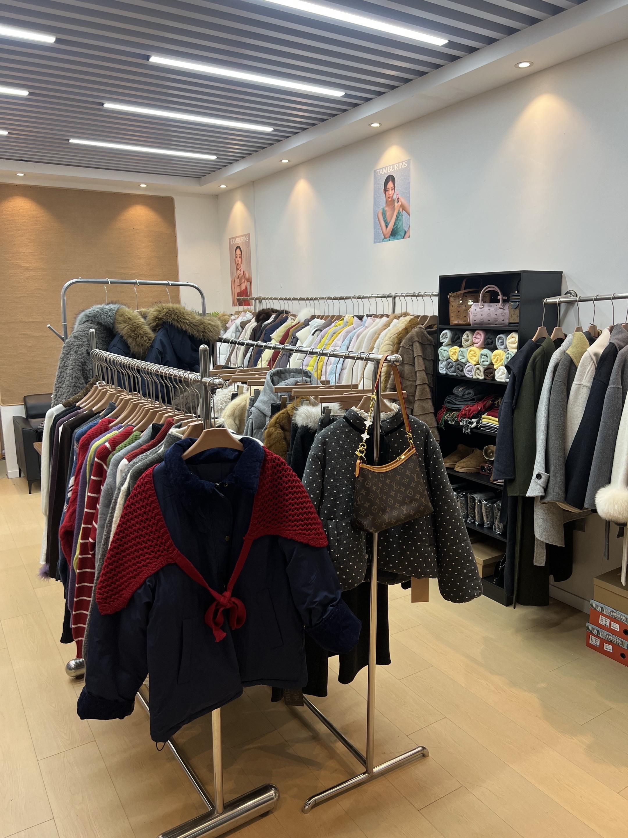 在邳州市有一家良心女装店。历时一周 我的小店升级完毕 一点一滴我都很用...