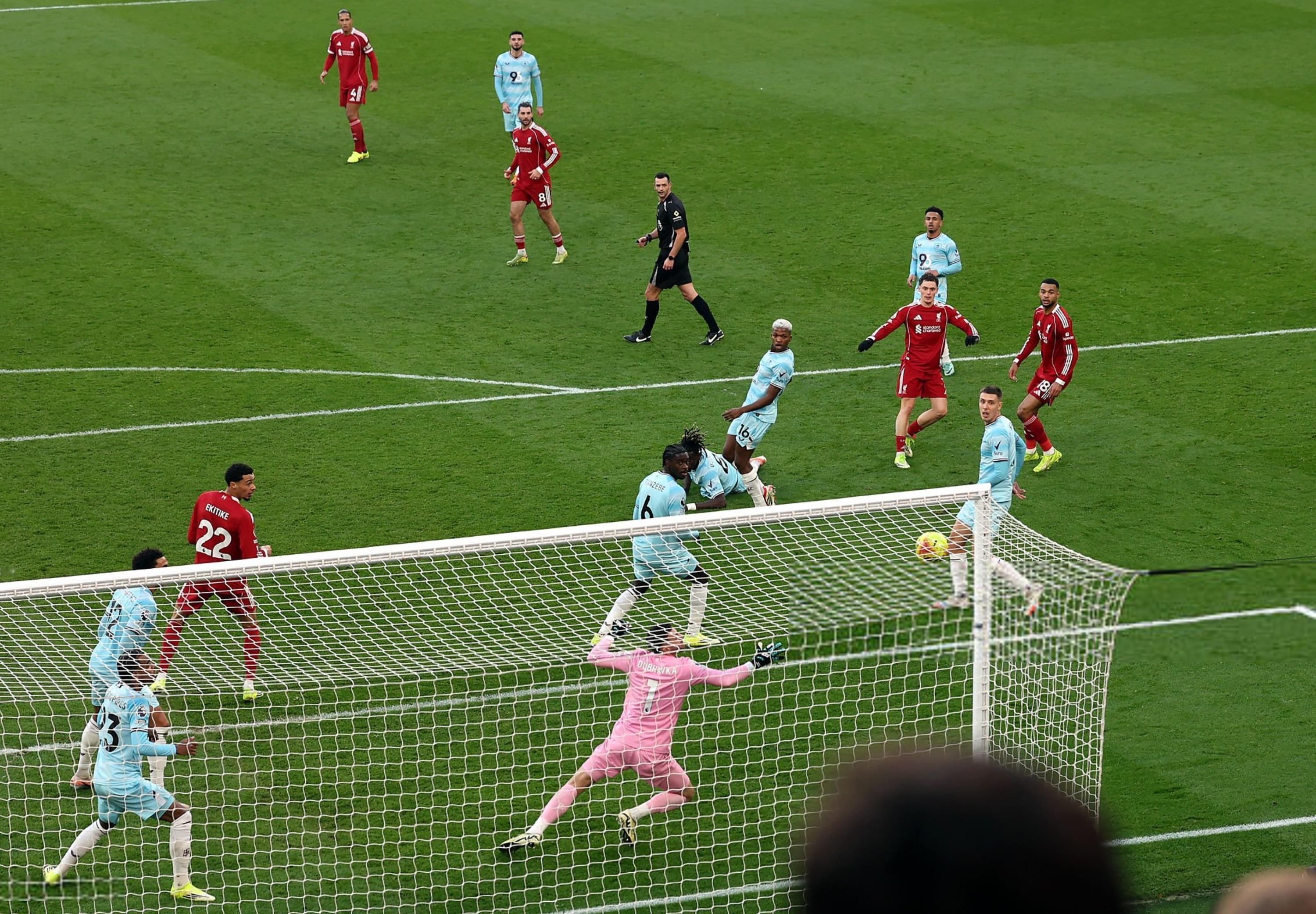 利物浦1比1伯恩利维尔茨强势复苏！利物浦1-1伯恩利，中场核心近7场造6球击碎水